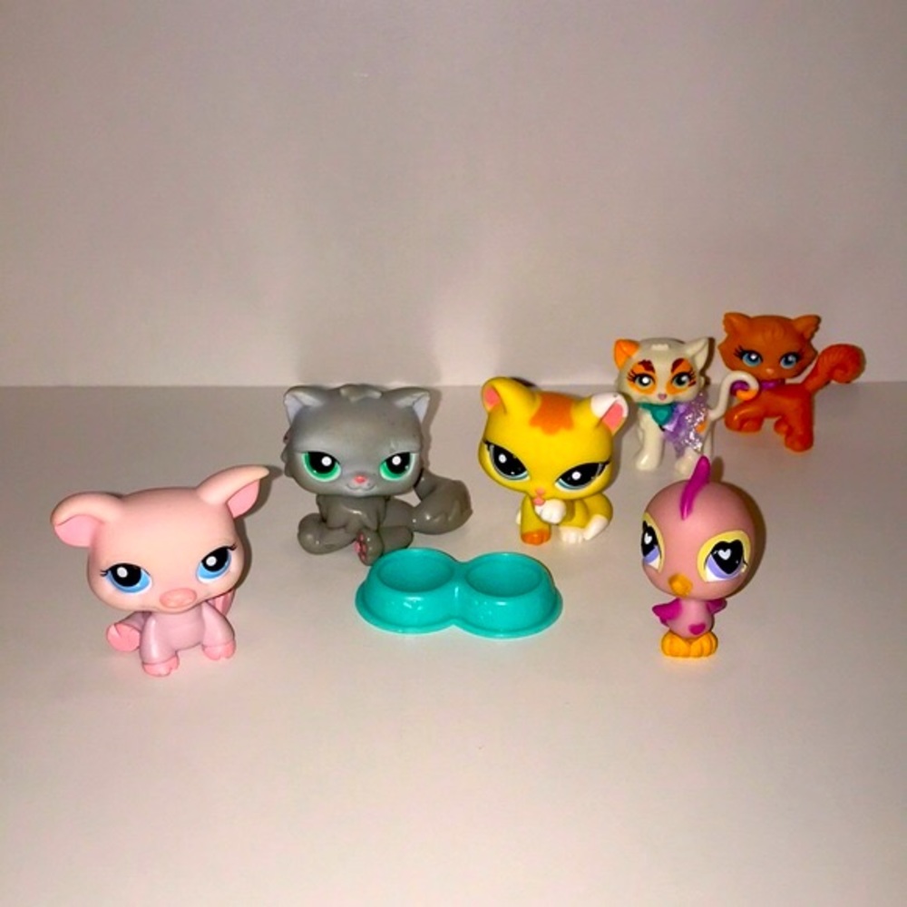 4 LITTLEST PET SHOP ANIMALS plus 2 smaller cats from MATTEL